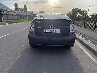 outback 2016: Toyota Prius: 2016 г., 1.8 л, Типтроник, Гибрид, Хэтчбэк — 3