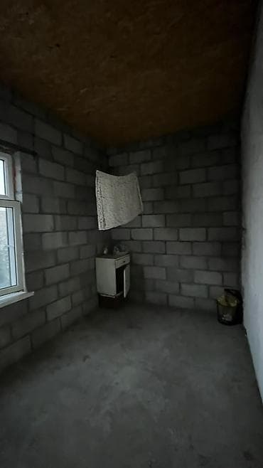 панельные дома: Продается однокомнатная квартира в Балыкчы. Описание: -Удлиненный — 3