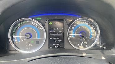штор авто: Toyota Corolla: 2019 г., 1.8 л, Гибрид, Седан — 5