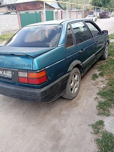 чехии: Volkswagen Passat: 1991 г., 1.8 л, Механика, Бензин, Седан — 3