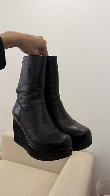 Ботинки и ботильоны: Женские кожаные ботинки на танкетке, б/у, в хорошем состоянии. Зимние — 4