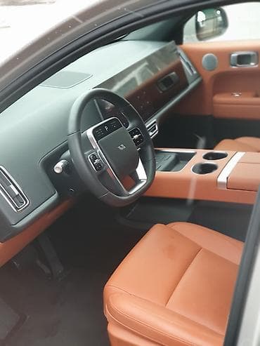 lexsus es: Lixiang L6: 2024 г. — 5