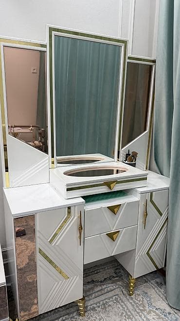 стол для визажиста бу: Туалетный столик, С зеркалом, цвет - Серый — 5