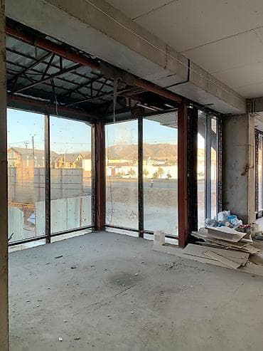 Коммерциялык мүлк: Кеңселерди ижаралоо, 300 м², Турак комплексинде, Тоолор көрүнүп турат, 1-катар, Өзүнчө кире бериши менен — 2