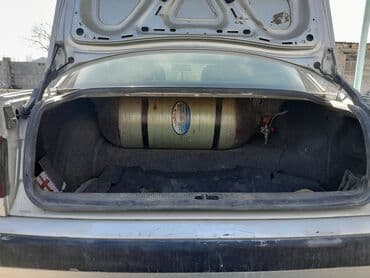 Ковролин: Audi 100: 1992 г., 2 л, Механика, Газ, Седан — 3