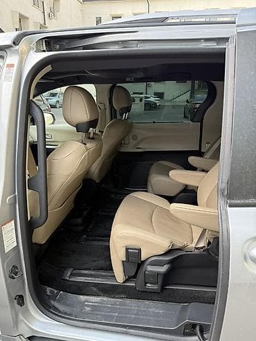 e2 byd: Toyota Sienna: 2022 г., Гибрид, Минивэн — 7