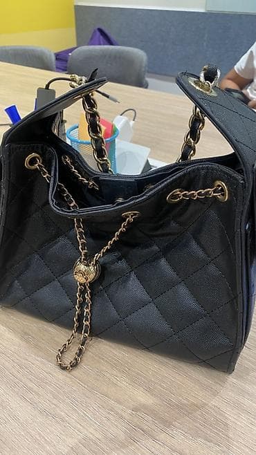 Классикалык сумка, Chanel, Кытай, Материалы: Эко булгаары, Кабып тигилген модель, Аялдарга, Колдонулган
