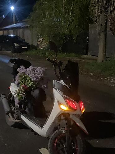 city coco: Скутер/мопед городского типа с агрессивным дизайном - Кузов: белый с — 3