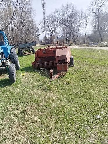 бетон казык: Пресс‑подборщик тюковый ПТ‑165 (надпись на кузове) для заготовки сена — 2