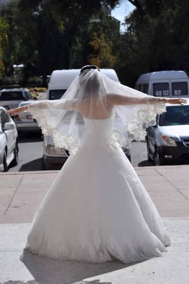 свадебные платья в бишкеке цены: Сдаю или продаю свое счасливое свадебное платье цвета айвори. Размер — 5