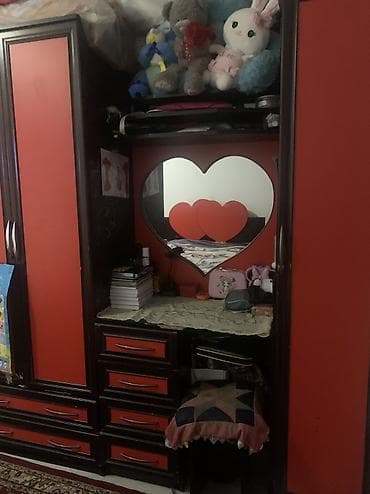 стол для компьютера в бишкеке: Очень срочно продаю б/у спальную гарнитуру. Есть две тумбы. В хорошем — 4