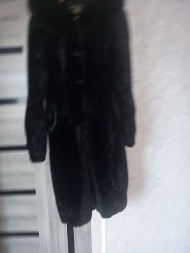 Шуба мутон чёрный бриллиант размер 44 длина 110цена8000сом
-