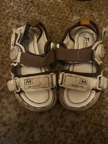 демисезонная детская обувь 22 размера: - Цвет: бежевый/молочный с коричневыми ремешками - Застёжки: три — 1