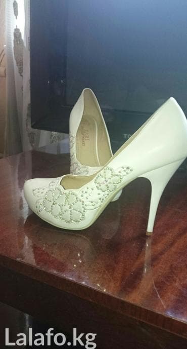(Сокулук) Туфельки туфли 39 размер, одеты 1 раз на свадьбу. В хорошем