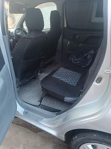 Минивэн/компактвэн с трансформируемым салоном и большим багажным