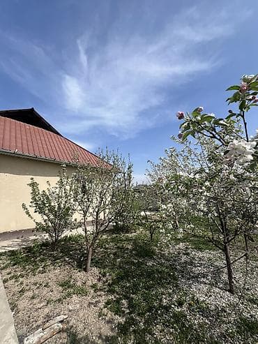 продажа домов в джалал абаде: Продаётся уютный дом 🏡 📍 Тихий, живописный район ▪️ 111 м², участок 5 — 3