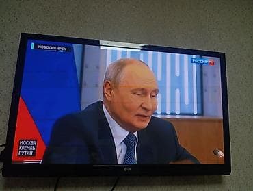 Телевизор LG, диагональ экрана около 42–47". Плоская панель, черная