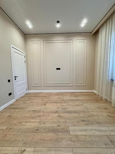 Гаражи: Продаётся дом 5-комнатный Район: АУЦА Этаж: 1 Площадь: 140м2, 3 соток — 5