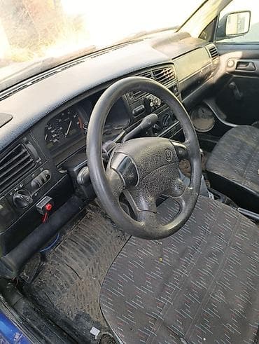 Volkswagen Golf: 1995 г., 1.6 л, Механика, Бензин, Хэтчбэк