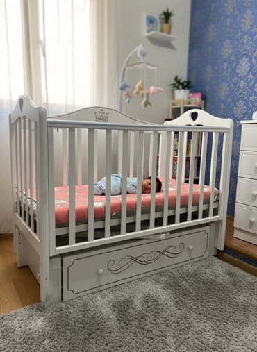 Детская кровать трансформер, Б/у, Другой тип, цвет - Белый at lalafo.kg Детская кровать трансформер, Б/у, Другой тип, цвет - Белый