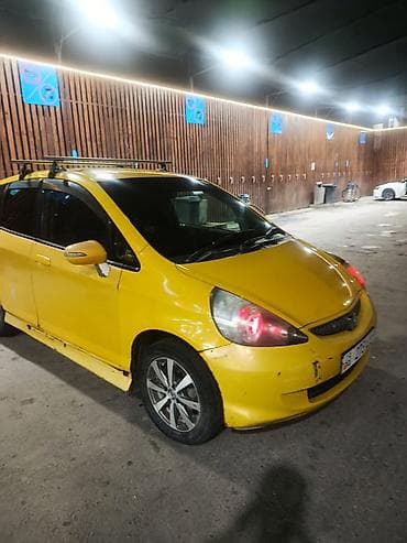 Продажа авто: Honda Fit: 2005 г., 1.5 л, Вариатор, Бензин, Хэтчбэк — 2