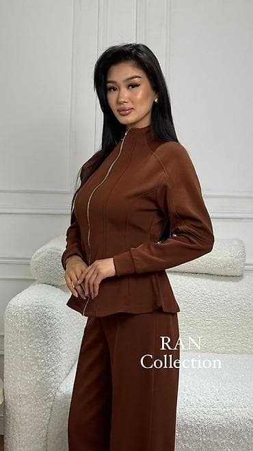 для ноги: Женский костюм из трикотажа: куртка на молнии + прямые брюки - — 3