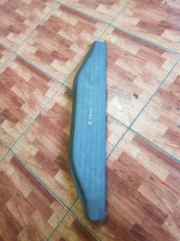 купить кровать бу: Решетка радиатора Isuzu Б/у, Оригинал — 1