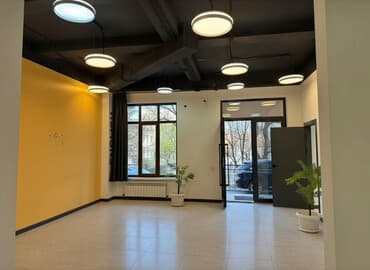 Сдается в аренду 171 кв м коммерческое помещение с витринными окнами и