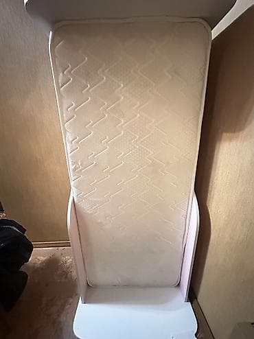 узкие: Детская односпальная кровать для девочки с матрасом. Состояние — 3