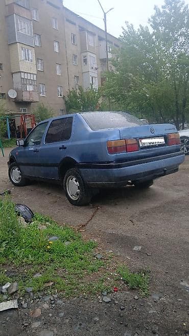 Volkswagen Vento: 1993 г., 1.8 л, Механика, Бензин, Седан