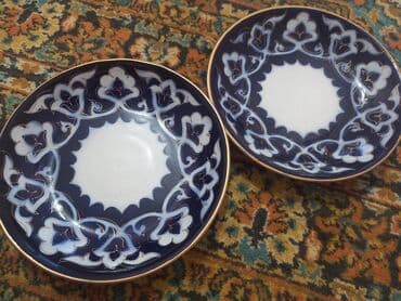 стаканы для кофе: Две небольшие фарфоровые тарелки с традиционным узбекским узором в — 1
