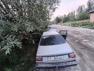 авто пушка: Автомобиль хэтчбек/седан компакт-класса серебристого цвета — 4