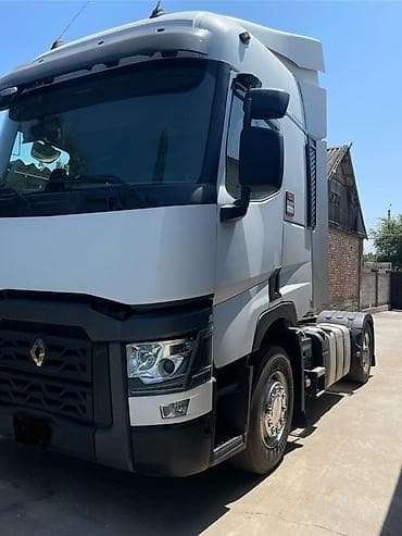 Tata: Тягач, Renault, 2015 г., Без прицепа — 1