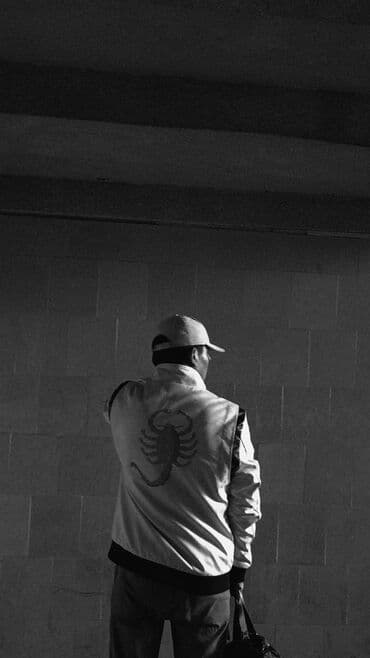 скорпионикс купить: Бомбер со скорпионом на спине - Лаконичный светлый бомбер с — 2