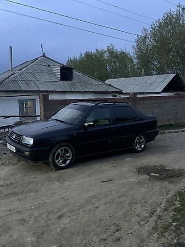transporter multivan: Volkswagen Vento: 1993 г., Седан — 1