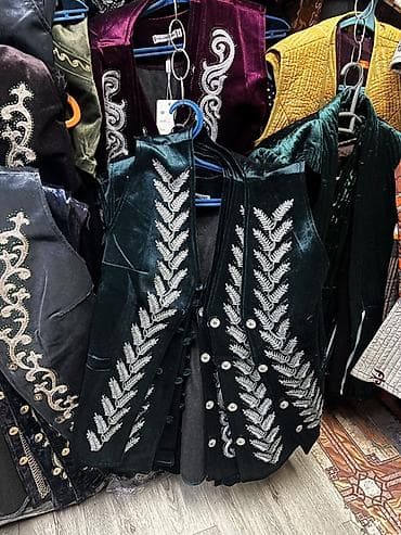 Спортивная одежда: Другие жилеты XS, S, M, цвет - Черный — 9