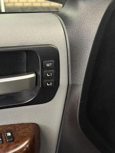 тайота из: Toyota Sequoia: 2010 г., 5.7 л, Автомат, Бензин, Внедорожник — 8
