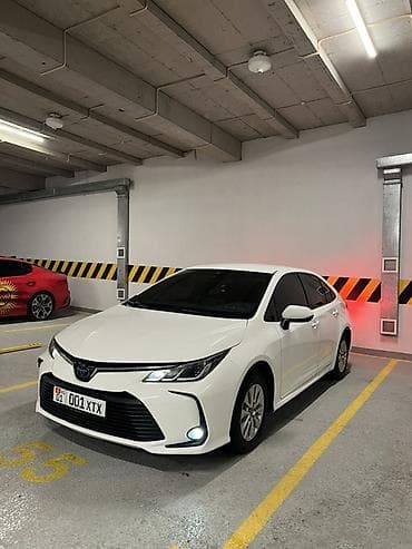 Toyota Corolla: 2019 г., 1.8 л, Автомат, Бензин, Седан