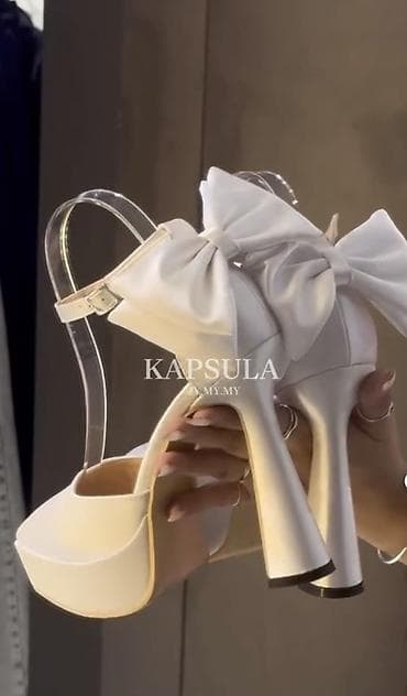 Белые туфли на высоком каблуке от «My kapsula”с платформой и бантиками