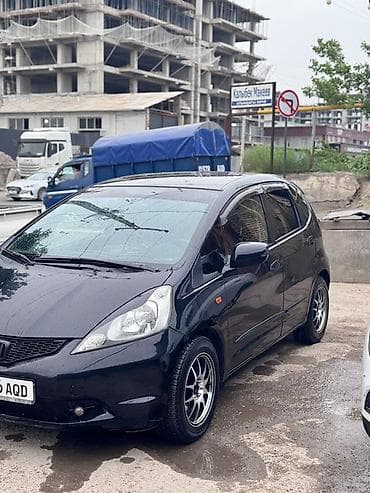 Транспорт: Honda Fit: 2009 г., 1.3 л, Механика, Бензин, Хэтчбэк — 4