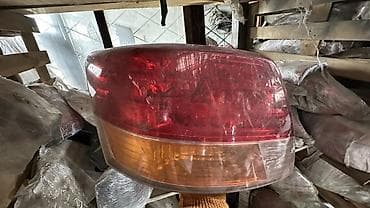 Задний фонарь для автомобиля (левый/правый уточняется по креплениям на