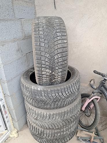 Шиналар 295 / 40 / R 20, Winter stud, Колдонулган, Комплект, Жол тандабастар (АТ/МТ), Michelin — 4