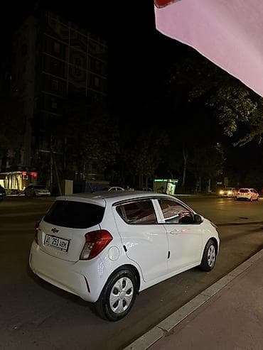 shevralet niva: Chevrolet Spark: 2020 г., 1 л, Вариатор, Бензин, Хэтчбэк — 4