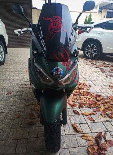 скутеры бензиновые: Макси-скутер 150 куб. см, Бензин, Колдонулган — 1