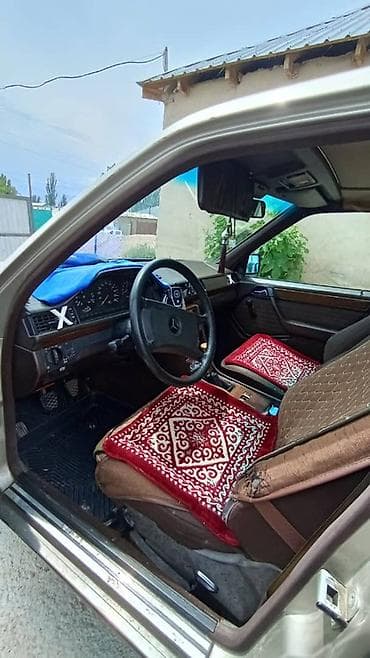 арзан матиз 1: Mercedes-Benz W124: 1992 г., Седан — 8