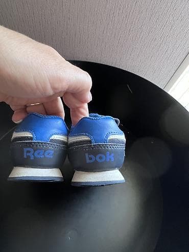 ботам: Детские зимние ботинки Clarks, темно‑синие, на меху.э Забирать в 12 — 8