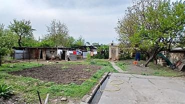 летние: Продаётся частный дом с просторным двором и хозпостройками. - — 9