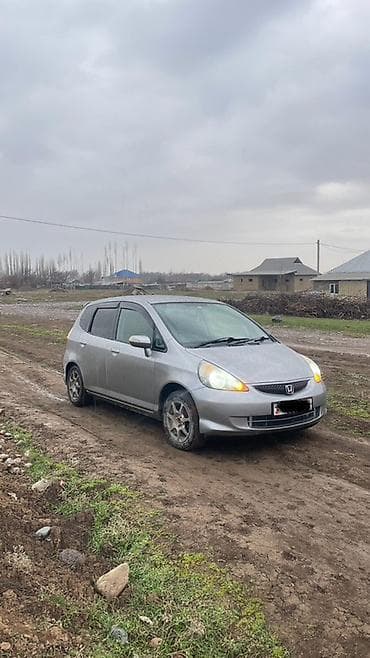 Honda Fit: 2005 г., 1.3 л, Автомат, Бензин, Хэтчбэк