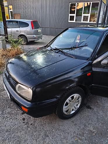 Транспорт: Volkswagen Golf: 1998 г., 1.8 л, Механика, Бензин, Хэтчбэк — 2