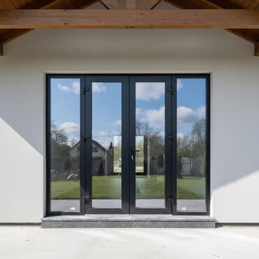 Панорамные входные двери из ПВХ/алюминиевого профиля с остеклением -